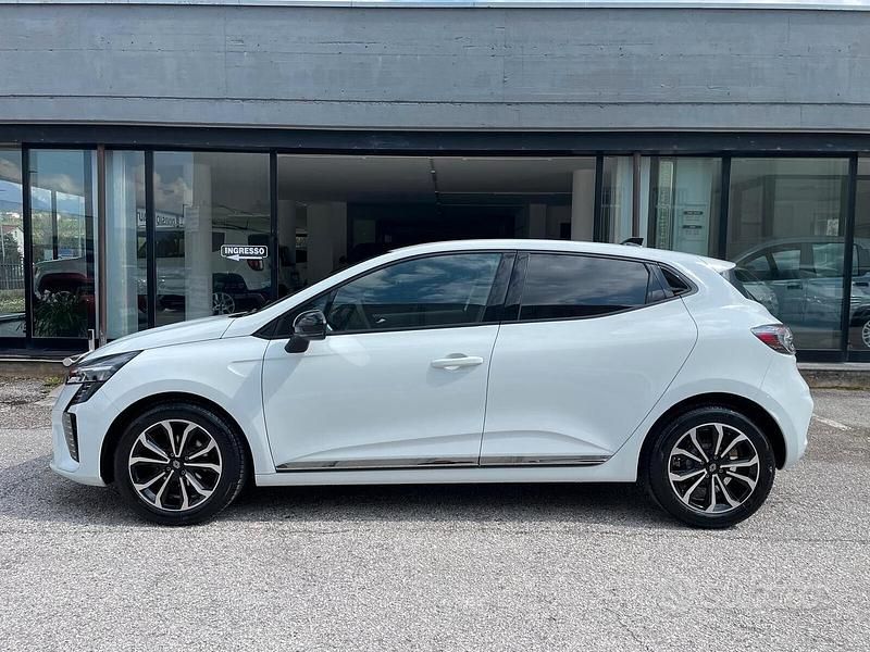 Usata Renault Clio V Techno 91 CV (66 kW) 2024 Bianco Berlina