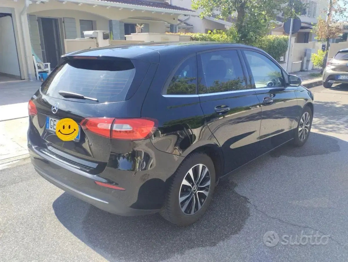 Usata Mercedes B180 136 CV (100 kW) 2021 Nero Utilitaria