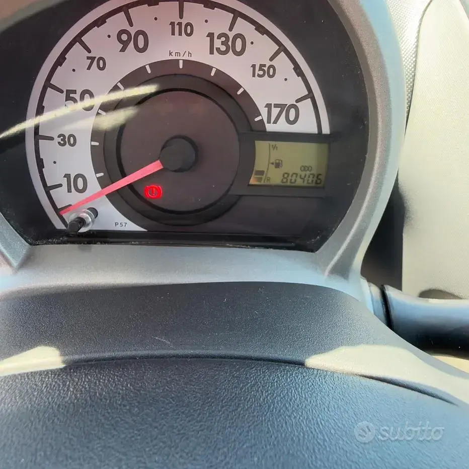 Usata Toyota Aygo 68 CV (50 kW) 2005 Grigio Utilitaria