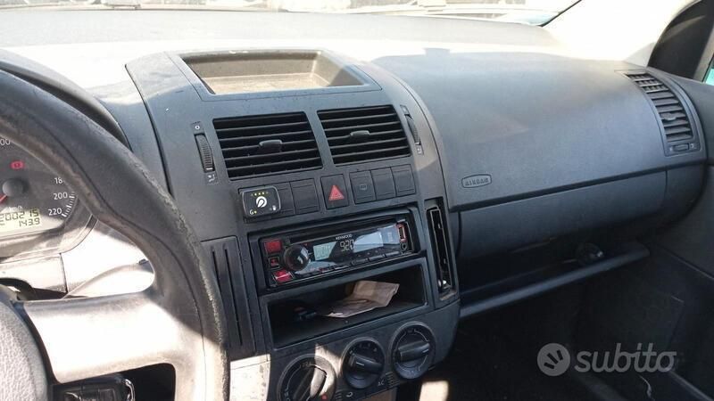 Usata VW Polo 54 CV (39 kW) 2006 Grigio Utilitaria