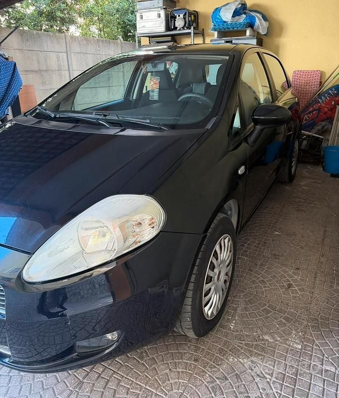 Usata Fiat Grande Punto Dynamic 78 CV (57 kW) 2009 Nero Utilitaria