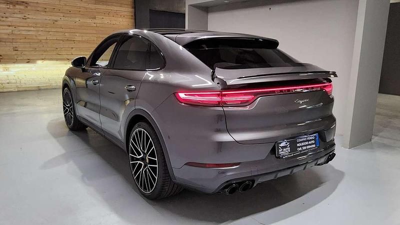 Usata Porsche Cayenne Coupe 340 CV (250 kW) 2020 Grigio/scuro Coupé