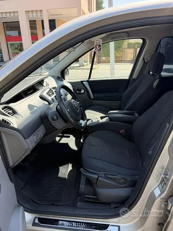 Usata Renault Scénic LIMITED 106 CV (77 kW) 2007 Marrone Monovolume