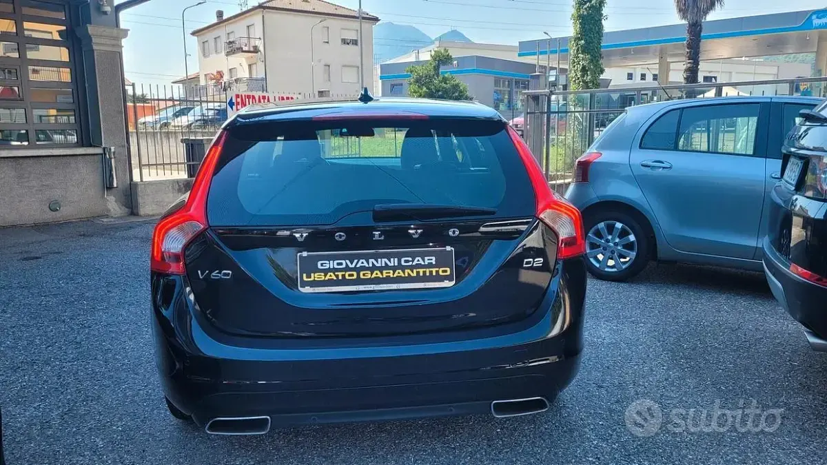 Usata Volvo V60 Dynamic 120 CV (88 kW) 2018 Nero Station wagon