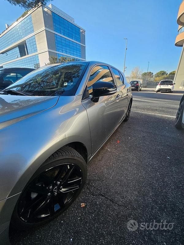 Grigio Usata 2016 Lexus CT200h Berlina | 12.500 € (Buon prezzo) - Immagine 1/4