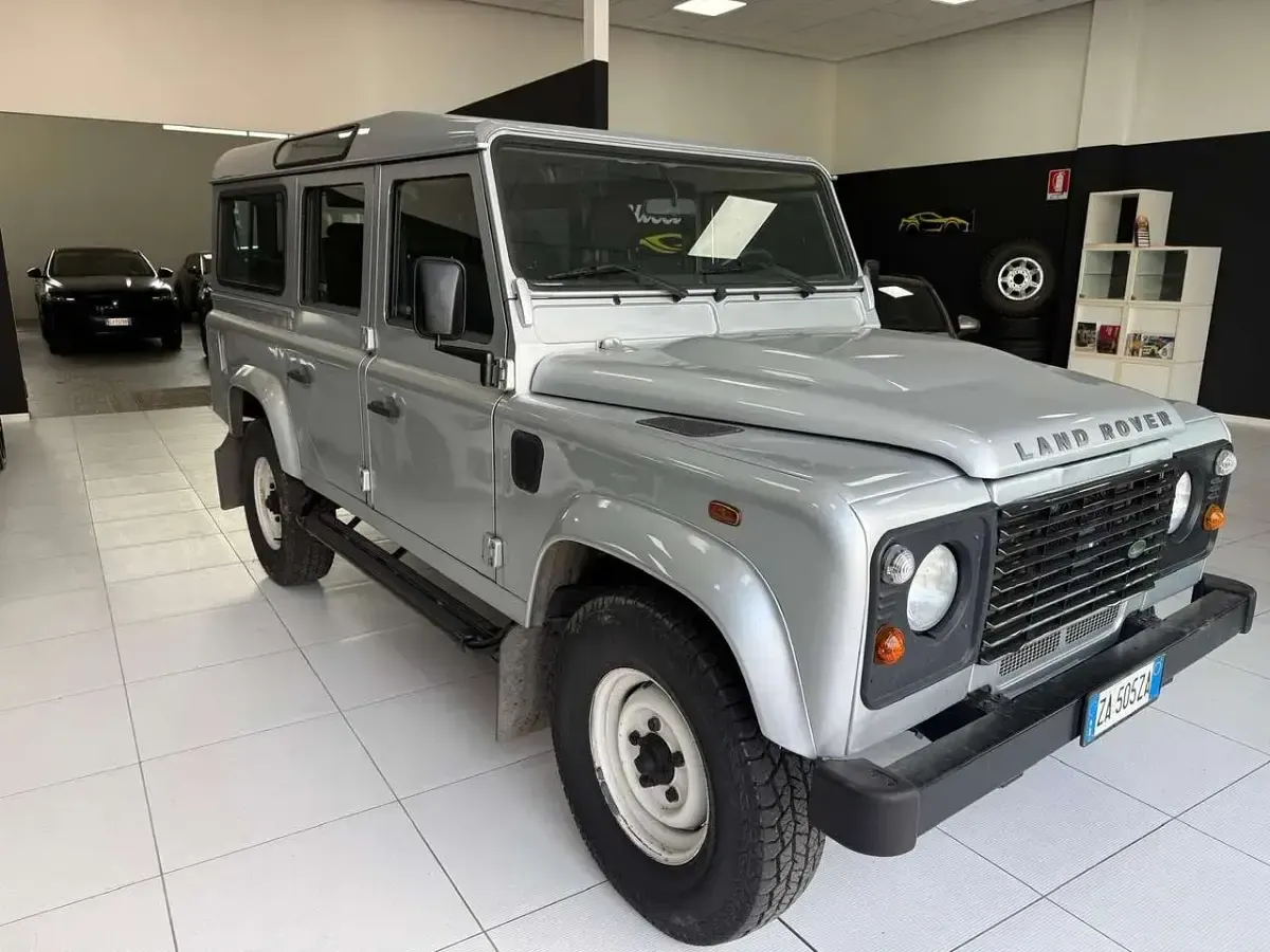 Usata Land Rover Defender S 122 CV (89 kW) 2009 Argento Station wagon