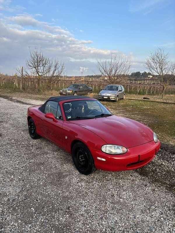 Usata Mazda MX5 110 CV (80 kW) 1998 Rosso Cabrio