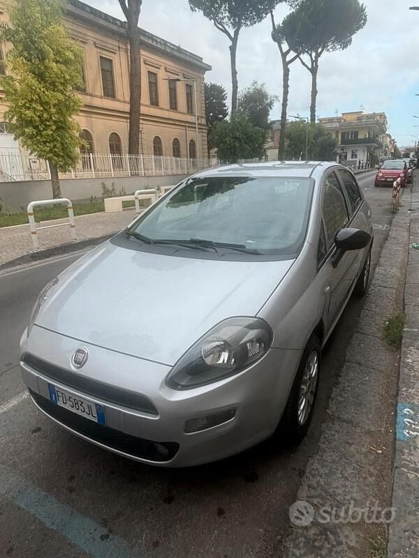 Usata 2016 Fiat Grande Punto Due volumi | 4300 € (Buon prezzo) - Immagine 1/4