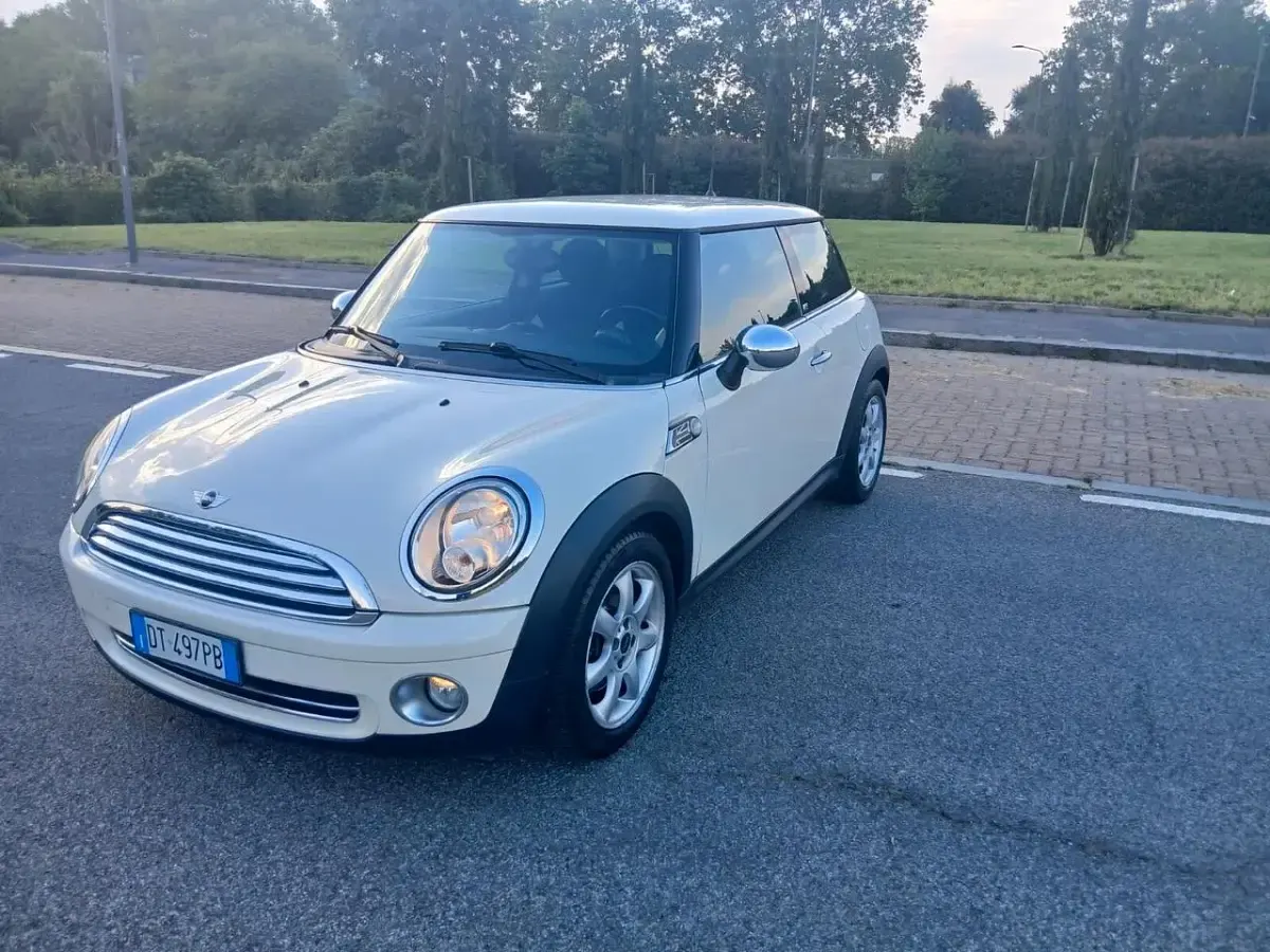 Usata Mini ONE Chili 95 CV (69 kW) 2009 Bianco Utilitaria