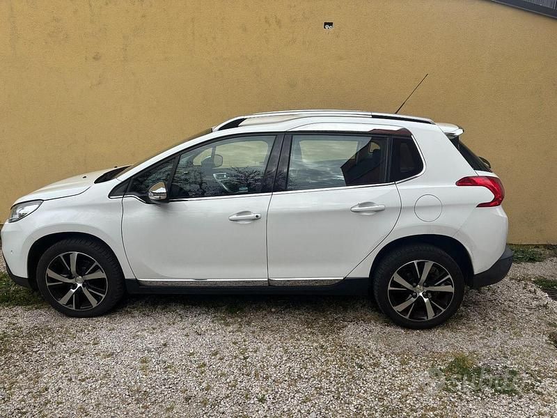 Usata Peugeot 2008 Allure 92 CV (67 kW) 2014 Bianco SUV