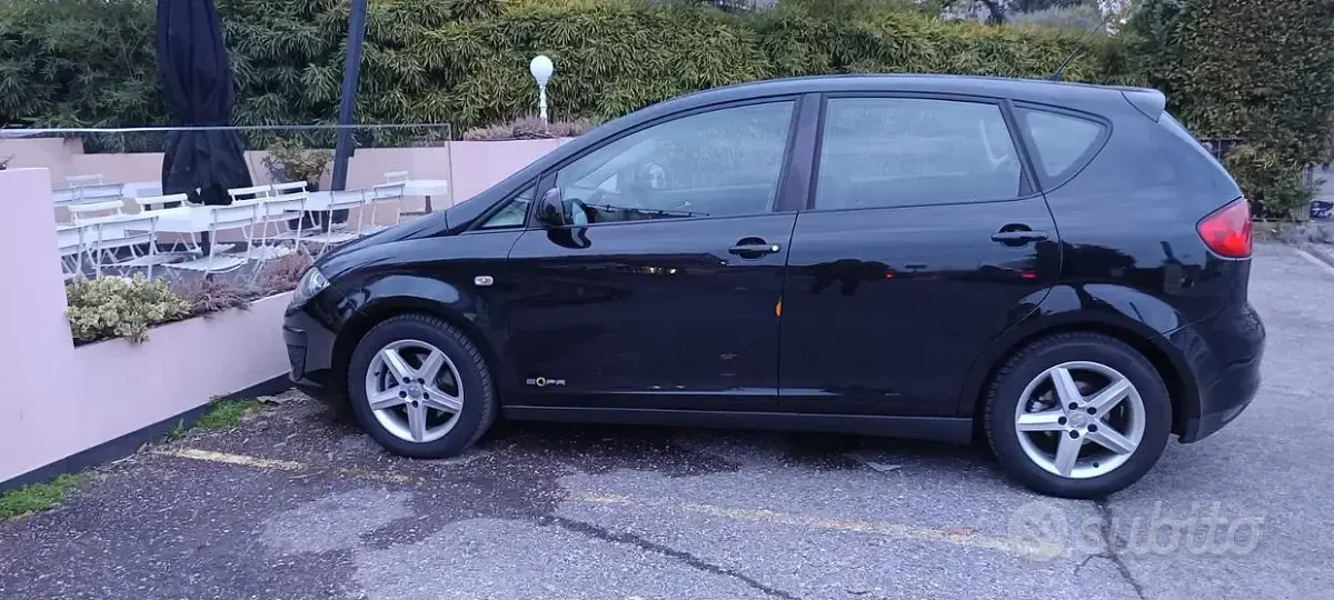 Usata Seat Altea 90 CV (66 kW) 2017 Blu Monovolume