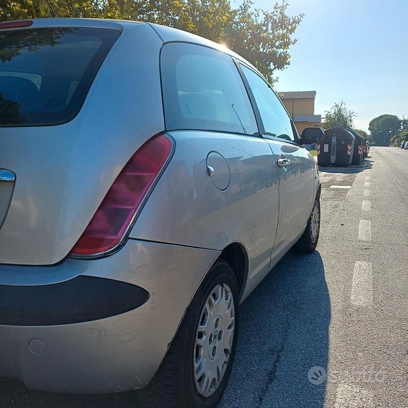 Usata Lancia Ypsilon 60 CV (44 kW) 2006 Utilitaria