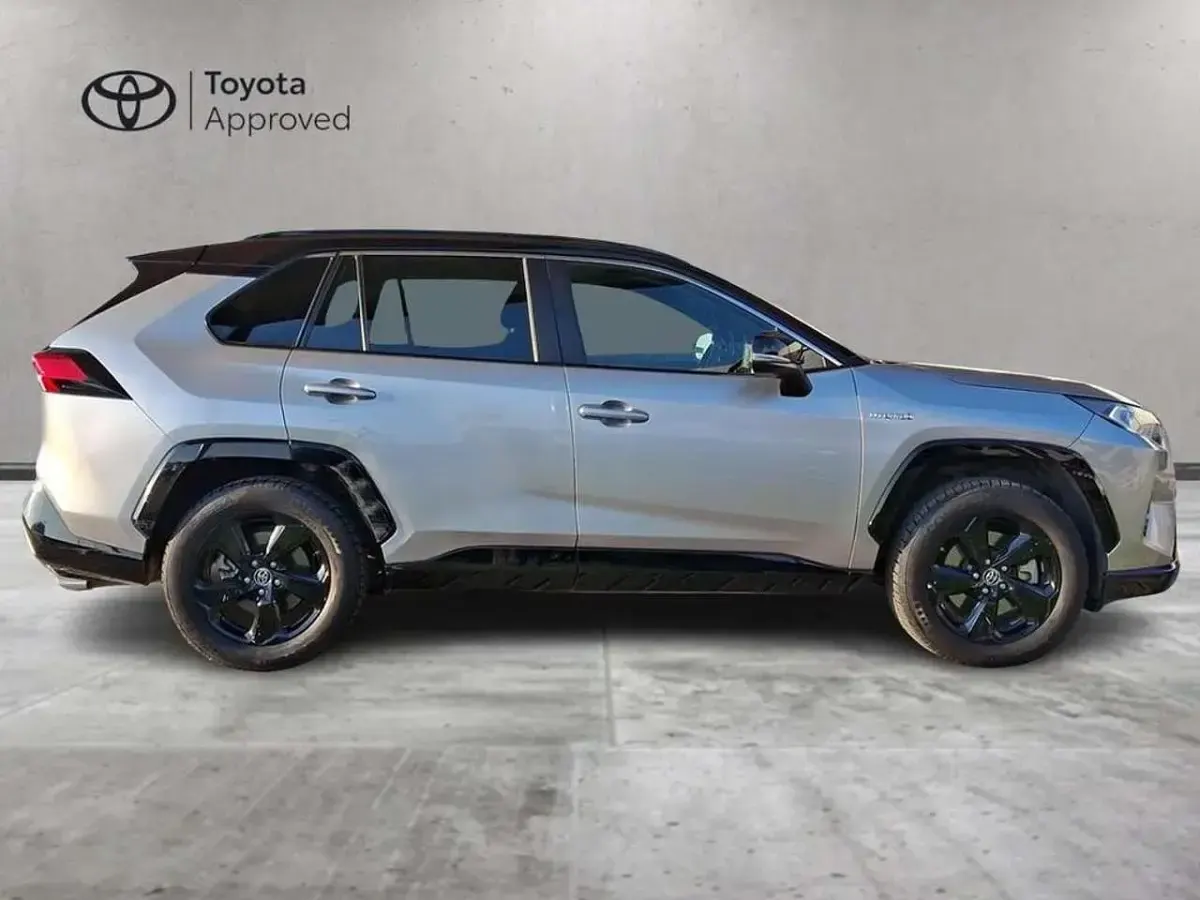 Usata Toyota RAV4 Hybrid Style 218 CV (160 kW) 2019 Silver met SUV