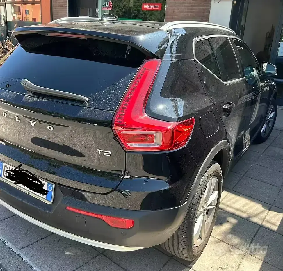Usata Volvo XC40 Core 129 CV (94 kW) 2023 Nero SUV
