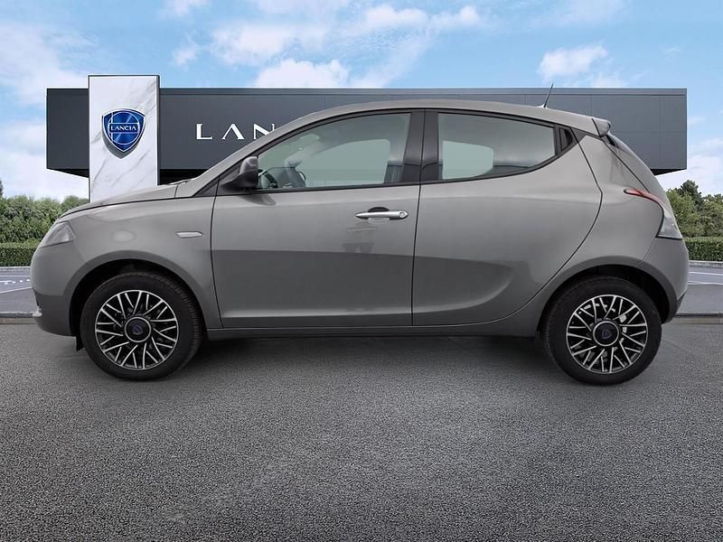 Grigio Usata 2024 Lancia Ypsilon Due volumi | 15.670 € (Molto cara) - Immagine 1/4