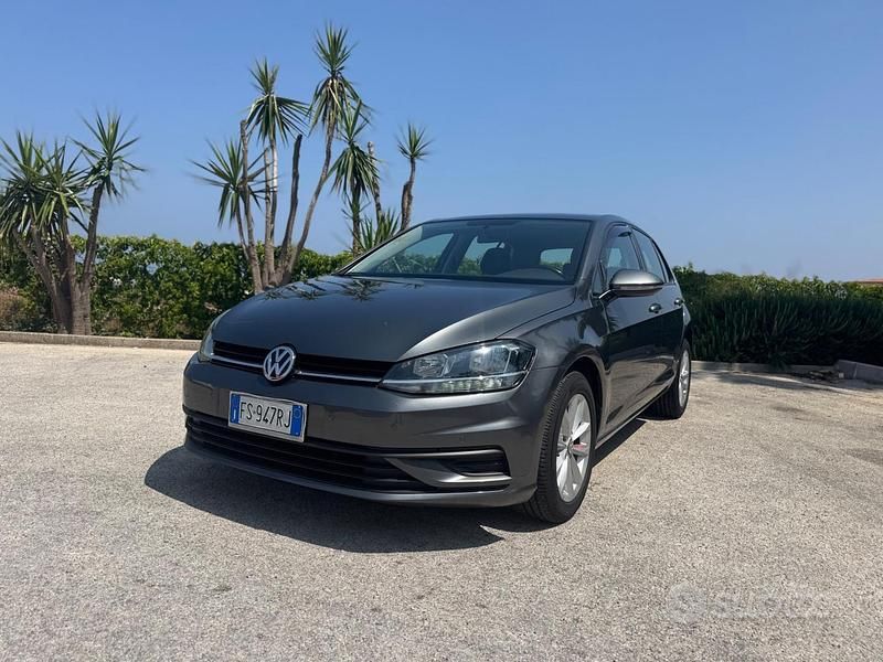 Usata VW Golf VII Trendline 110 CV (80 kW) 2018 Grigio Berlina