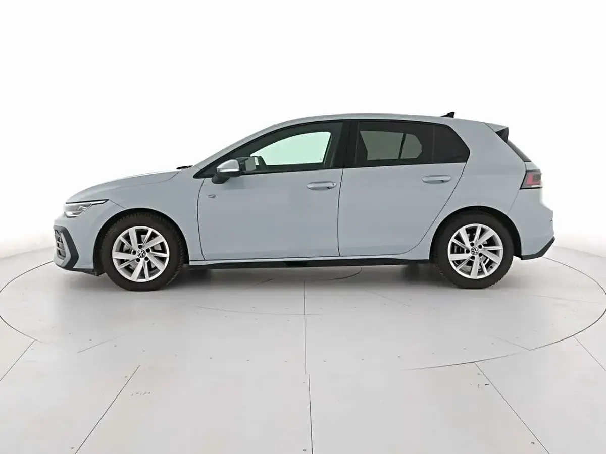 Usata VW Golf VIII R-line 150 CV (110 kW) 2024 Grigio Berlina