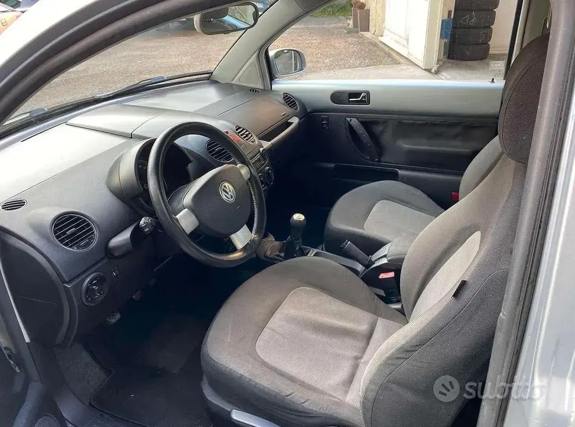 Usata VW New Beetle 105 CV (77 kW) 2006 Grigio Utilitaria