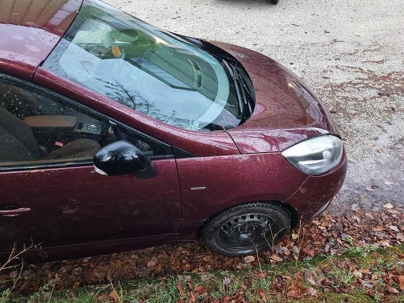 Rosso Usata 2014 Renault Scénic Monovolume | 2200 € (Ottimo prezzo) - Immagine 1/4