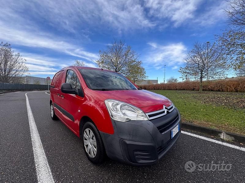 Usata Citroën Berlingo Feel 102 CV (75 kW) 2018 Rosso Monovolume