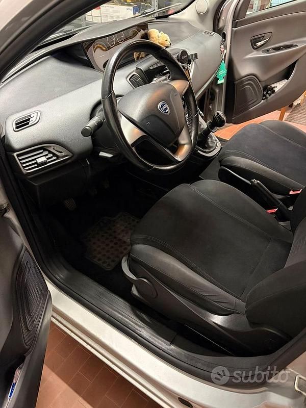 Usata Lancia Ypsilon 60 CV (44 kW) 2011 Utilitaria