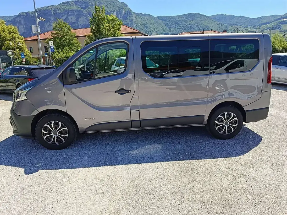 Usata Renault Trafic Expression 125 CV (91 kW) 2017 Grigio Monovolume