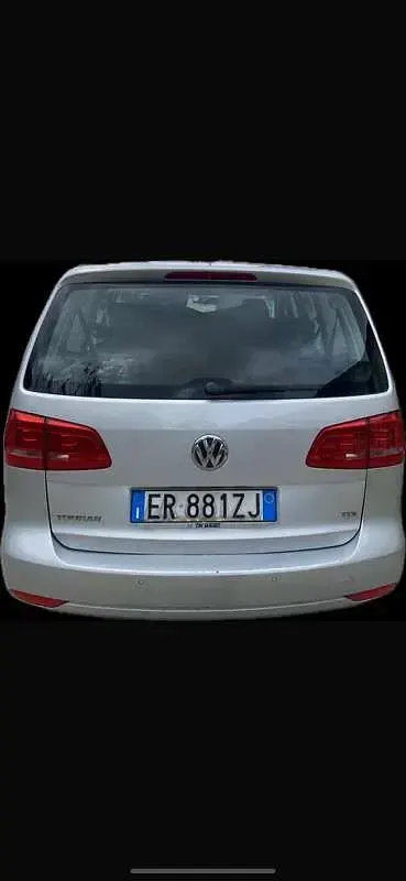 Begagnad VW Touran Comfortline 105 HK (77 kW) 2013 Minibuss
