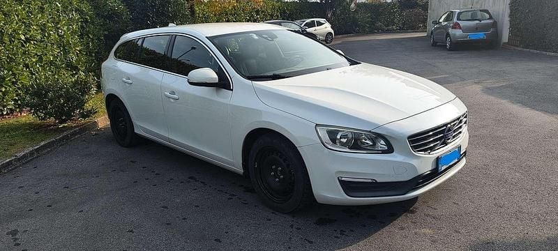 Usata Volvo V60 Momentum 163 CV (119 kW) 2014 Bianco Station wagon