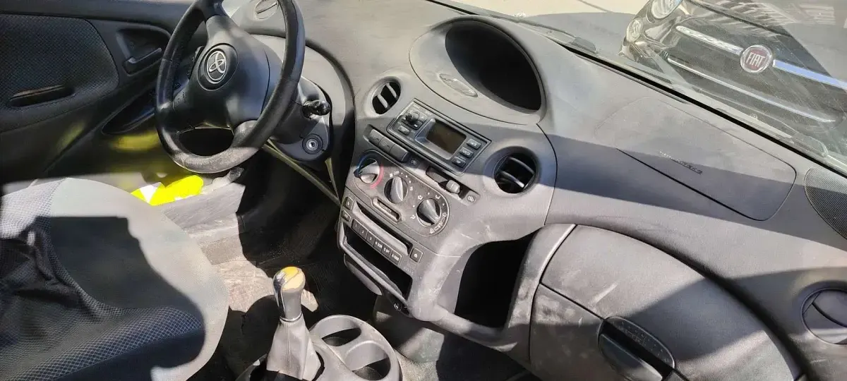 Usata Toyota Yaris 65 CV (47 kW) 2005 Grigio Utilitaria