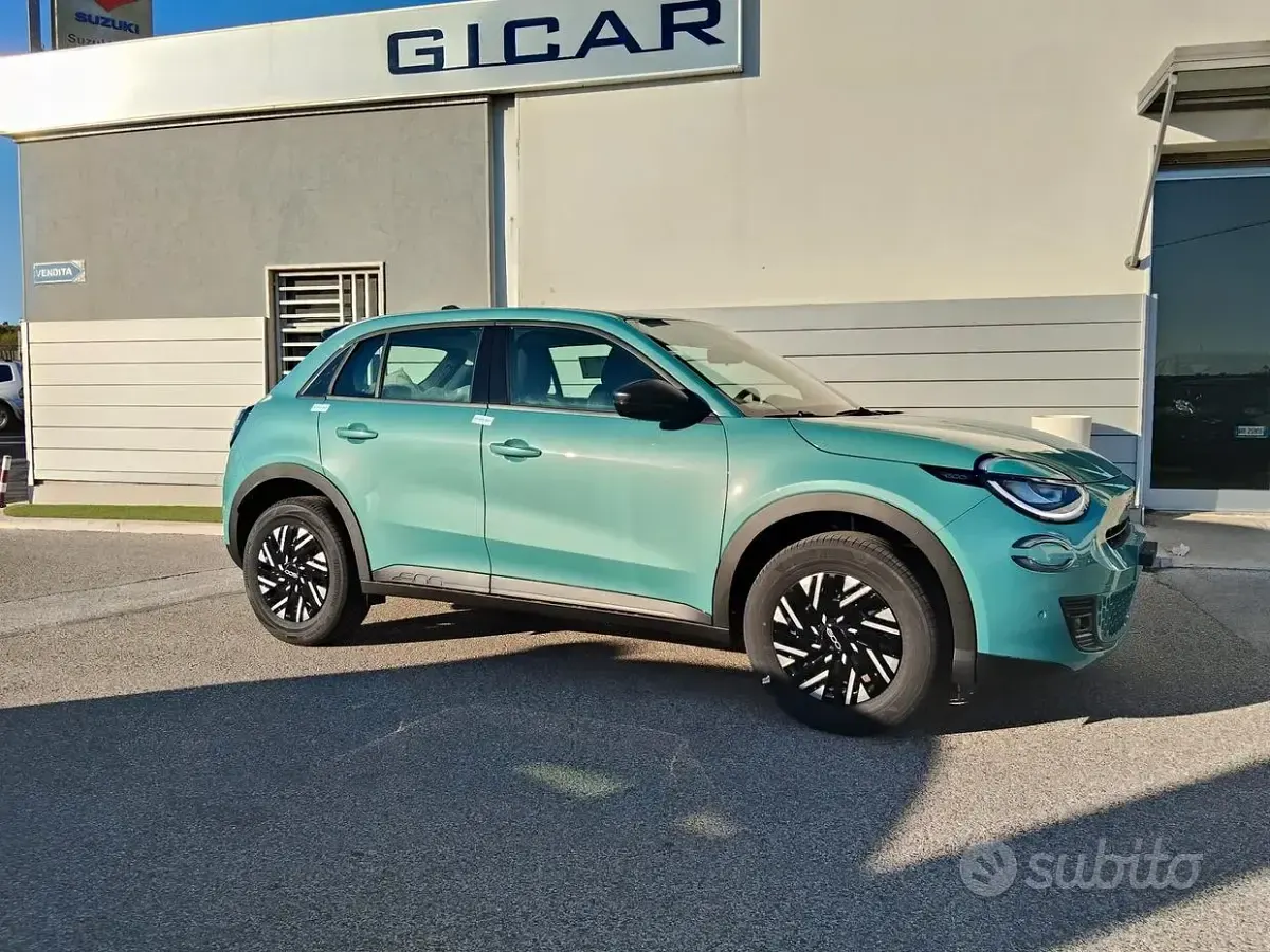 Nuova Fiat 600 Pop 100 CV (73 kW) 2026 Arancione SUV