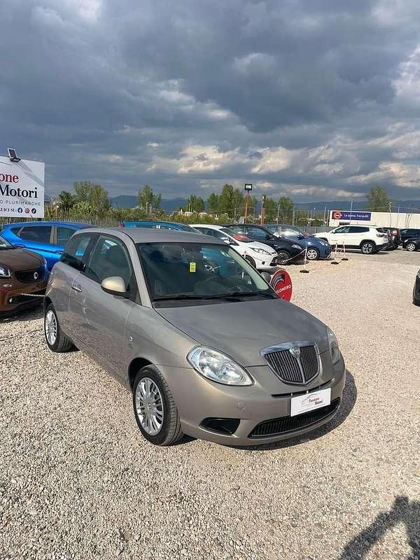 Usata Lancia Ypsilon 69 CV (50 kW) 2010 Oro Utilitaria