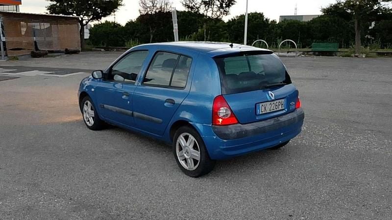 Usata Renault Clio II Dynamique 106 CV (77 kW) 2005 Berlina