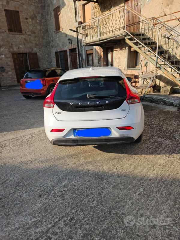 Usata Volvo V40 Momentum 120 CV (88 kW) 2017 Bianco Station wagon