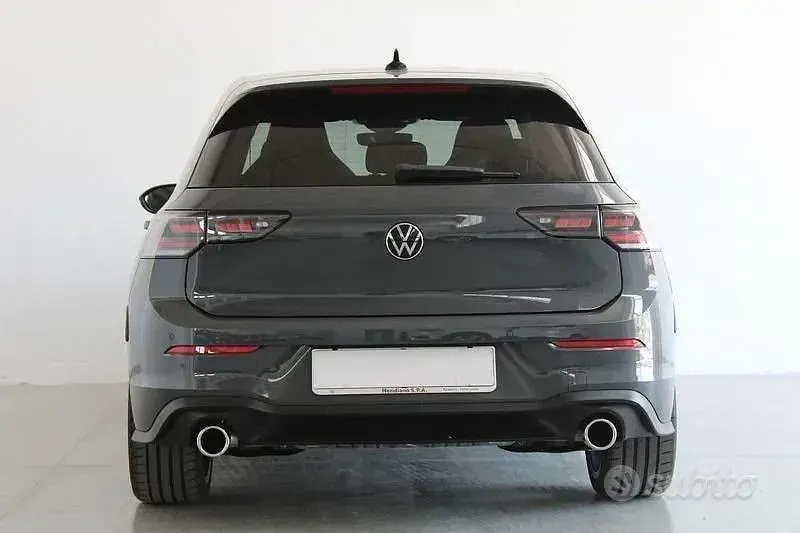 Usata VW Golf VIII GTI 265 CV (194 kW) 2024 Grigio Berlina