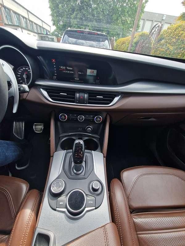 Usata Alfa Romeo Stelvio Executive 209 CV (153 kW) 2018 Grigio SUV