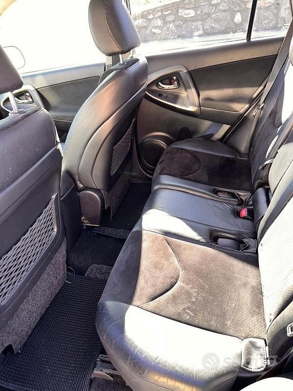 Usata Toyota RAV4 150 CV (110 kW) 2011 SUV