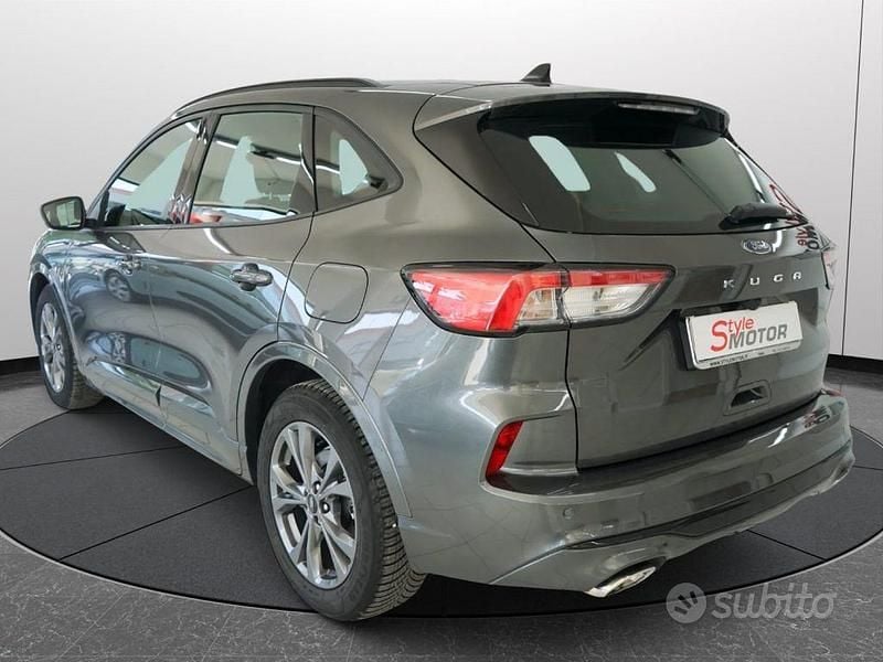 Usata Ford Kuga ST-Line 120 CV (88 kW) 2023 Grigio scuro SUV