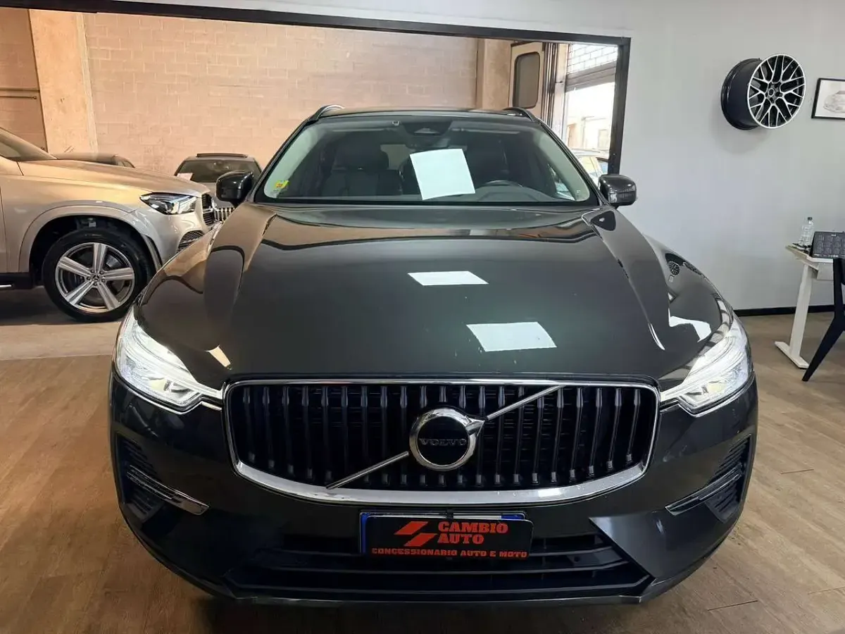Usata Volvo XC60 Momentum 197 CV (144 kW) 2022 Marrone SUV
