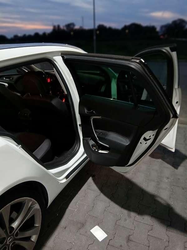 Usata Opel Insignia Cosmo 160 CV (117 kW) 2010 Bianco Station wagon