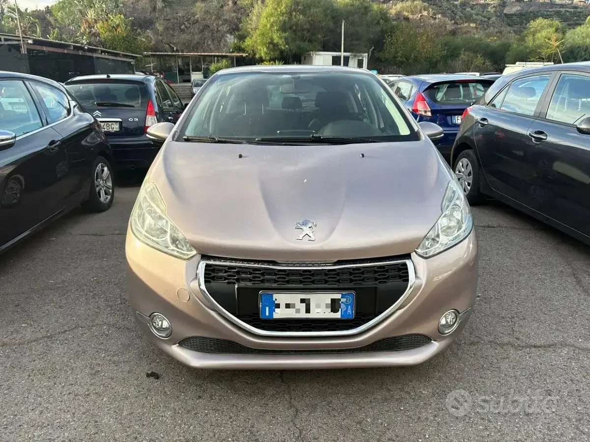 Usata Peugeot 208 Access 82 CV (60 kW) 2013 Marrone Utilitaria