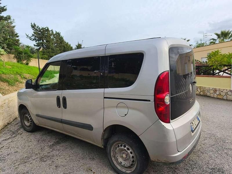 Usata Fiat Doblò Active 105 CV (77 kW) 2012 Grigio Monovolume