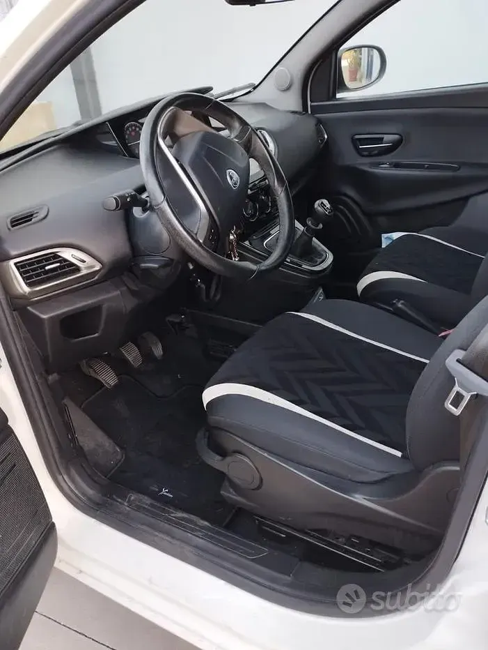Usata Lancia Ypsilon 80 CV (58 kW) 2017 Bianco Utilitaria