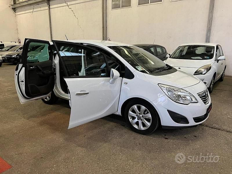 Bianco Usata 2011 Opel Meriva Monovolume | 4700 € (Molto cara) - Immagine 1/4