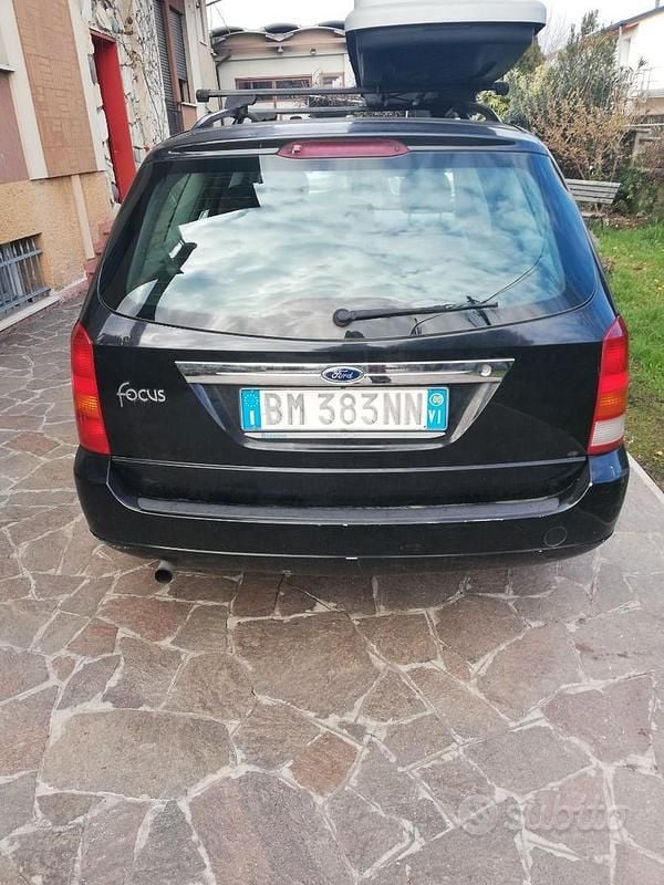 Usata Ford Focus S 101 CV (74 kW) 2000 Nero Station wagon