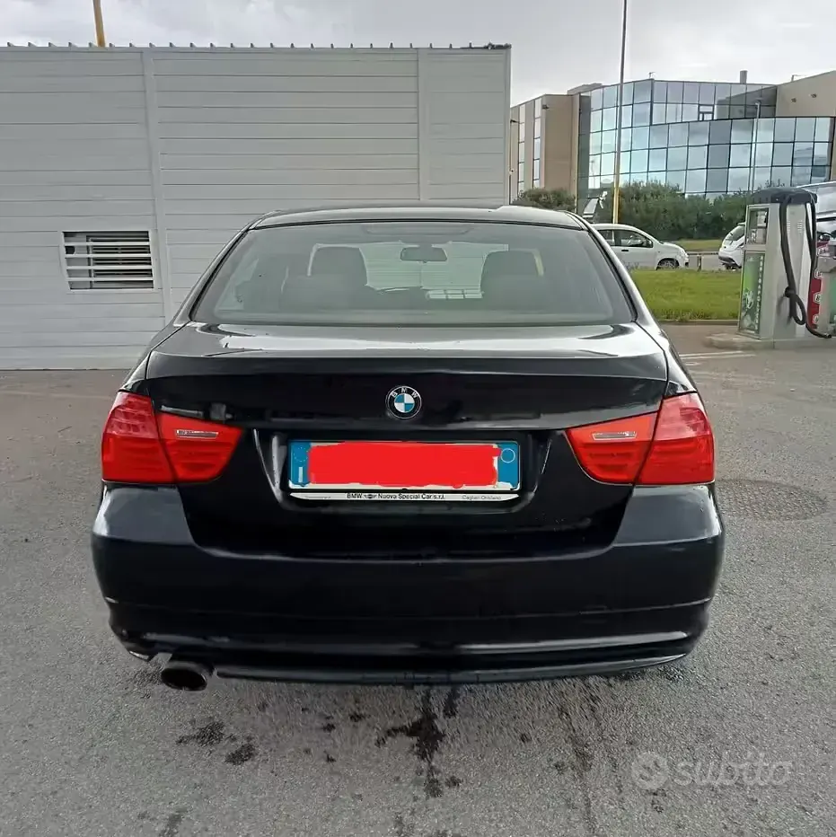 Usata BMW 318 143 CV (105 kW) 2010 Nero Berlina