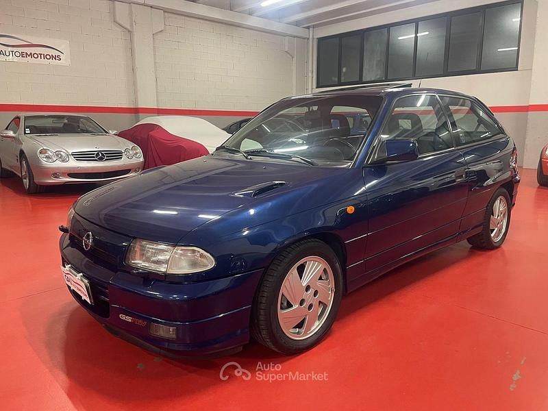 Usata Opel Astra 151 CV (111 kW) 1994 Blu Utilitaria