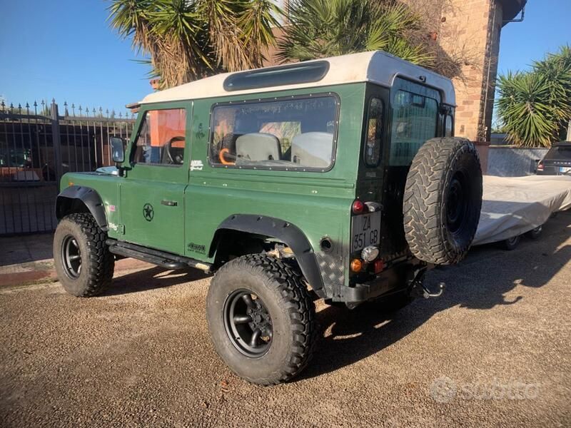 Usata Land Rover Defender 122 CV (89 kW) 2000 Verde SUV