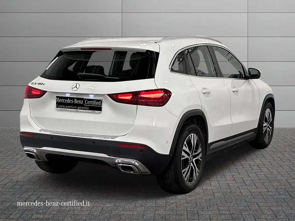 Usata Mercedes GLA180 Advanced 116 CV (85 kW) 2023 Bianco polare SUV