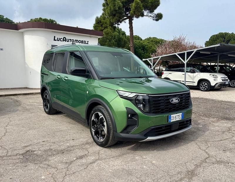 Usata Ford Tourneo Courier Titanium 125 CV (91 kW) 2024 Verde Monovolume