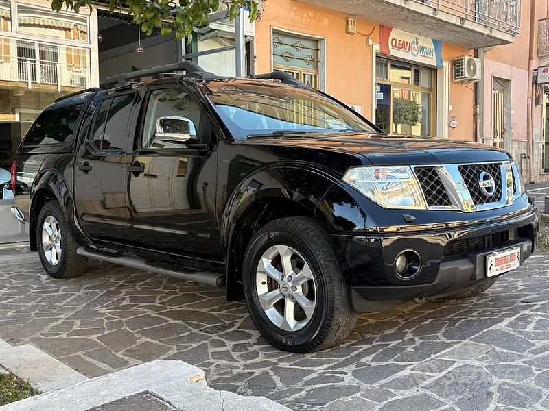 Second-hand Nissan Navara 174 CP (127 kW) 2007 Negru Pickup